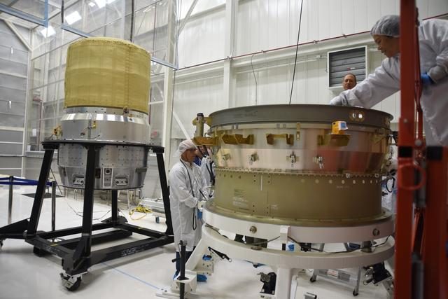 LOFTID spacecraft being lifted and mated to RVPAIR/PLA for assembly.