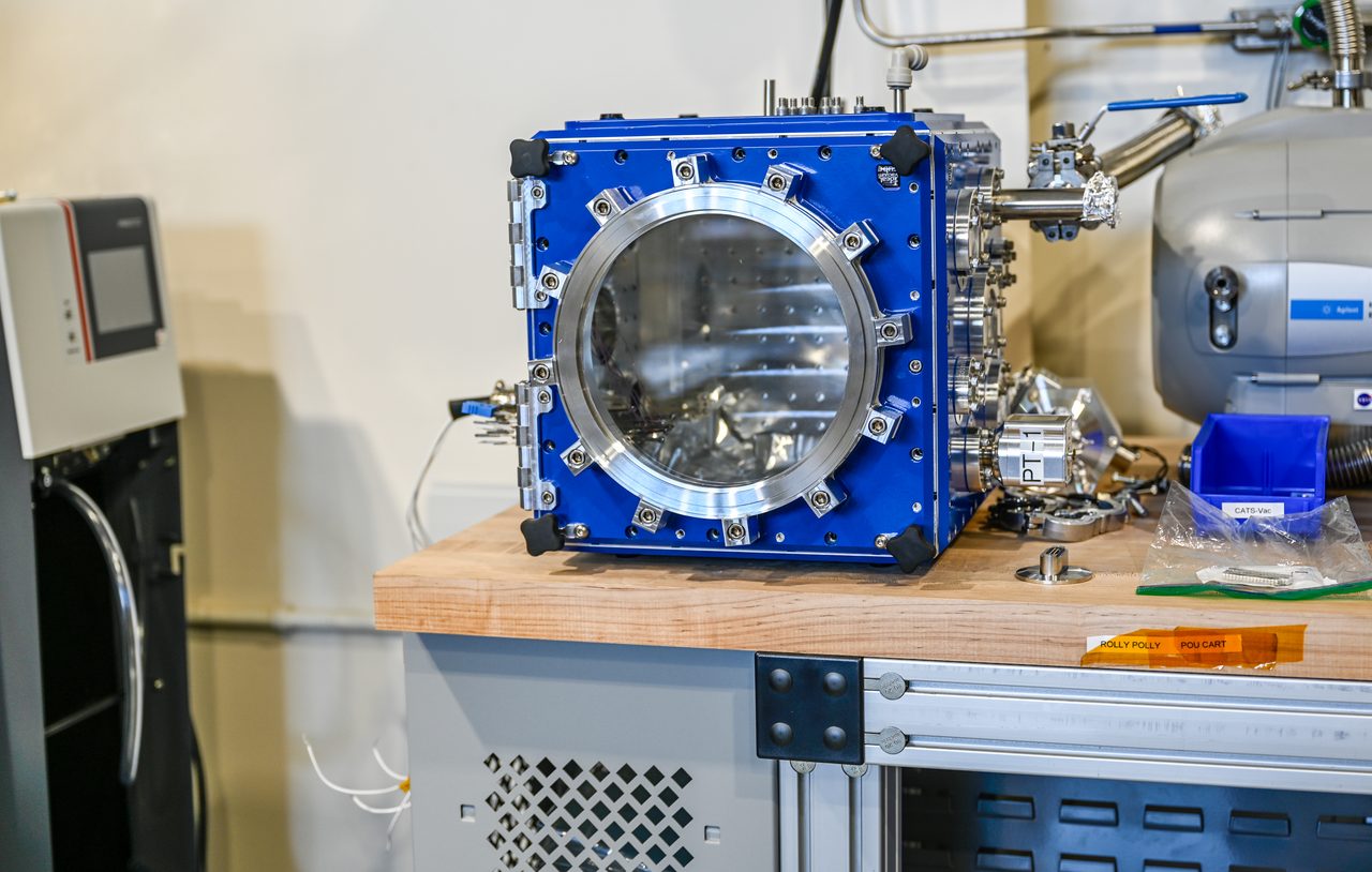 NASA engineers conduct thermal tests on SpaceX Starship HLS prototype insulation at Marshall Space Flight Center.